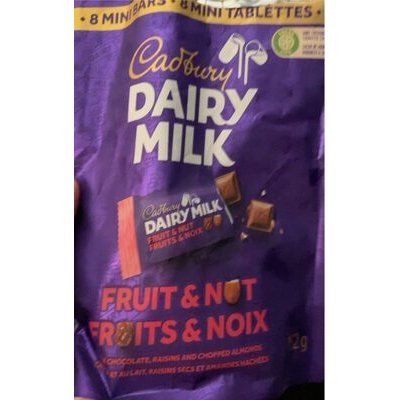[6815] DAiry milk fruit n nut 110g