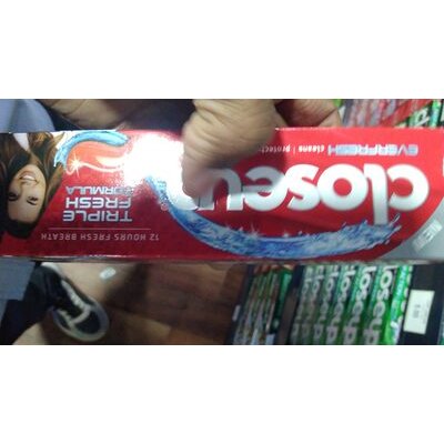 [13731] close up 2 pk toothbrush